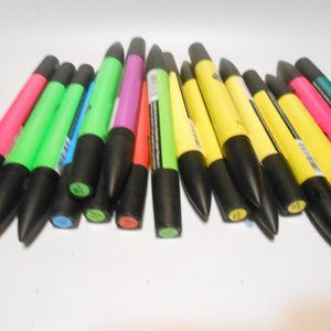 18 pantone markers